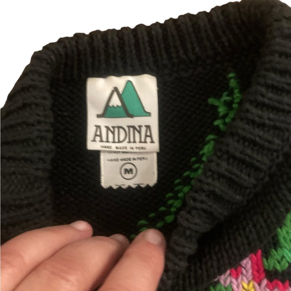 Vintage ANDINA BLACK FLORAL SWEATER- long sleeve- HAND-KNIT IN PERU-100% Cotton - Picture 4 of 5